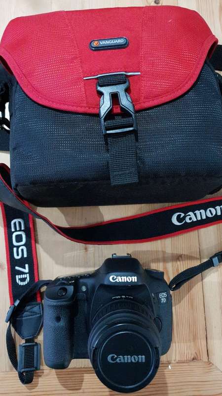 Canon 7D Body, 2 Canon Lenses, 16 Gig 120MB/s Memory Card, Vanguard bag, Charger and USB cable