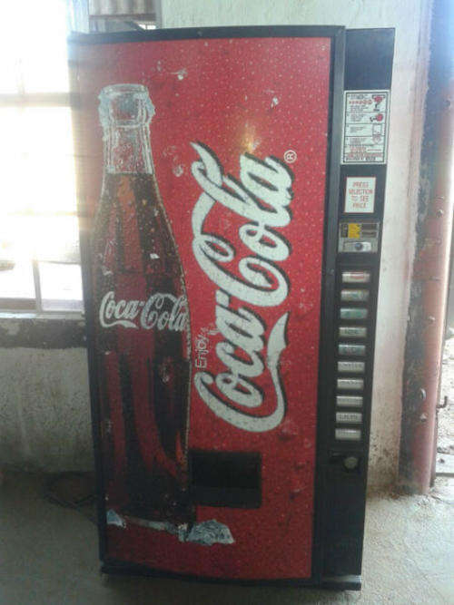 Royal 804 coke vending machine