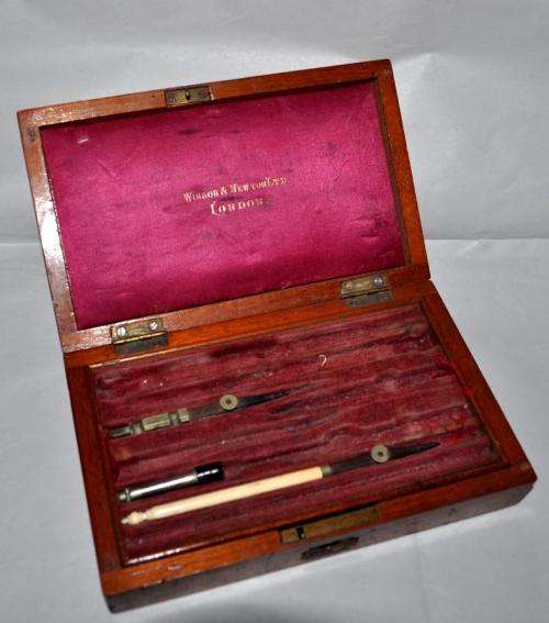 Late Victorian ? Draughtman  Set.
