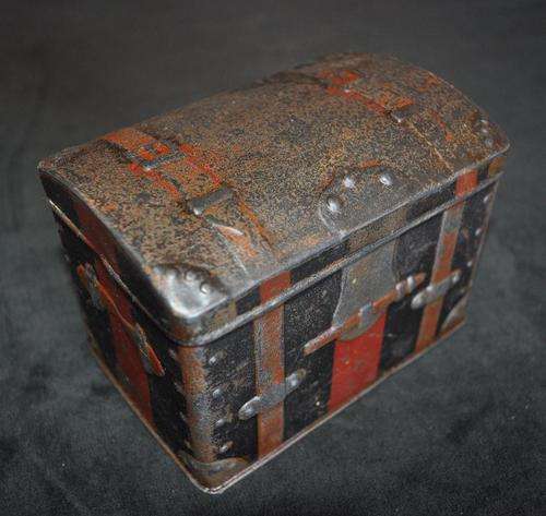 Old Biscuit tin c. 1903