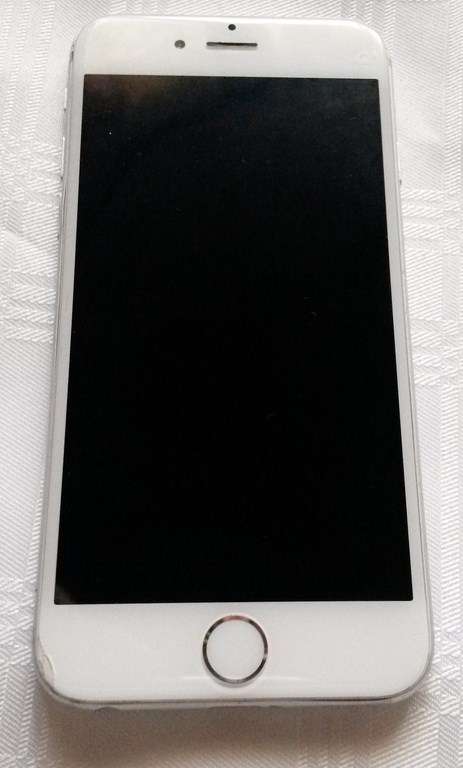 Apple Iphone 6 Model - A1586 - DEAD PHONE ****   No Reserve + Low Shipping *****