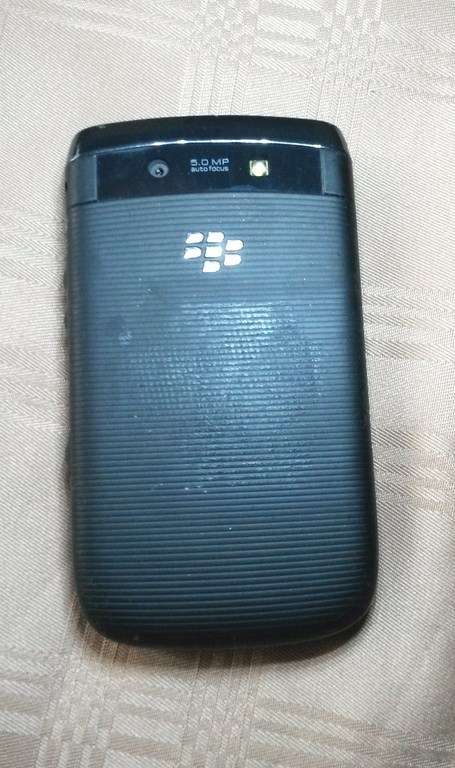 Blackberry 9800 for sale - Dead phone , FOR Spares  - *****LOW LOW SHIPPING ****