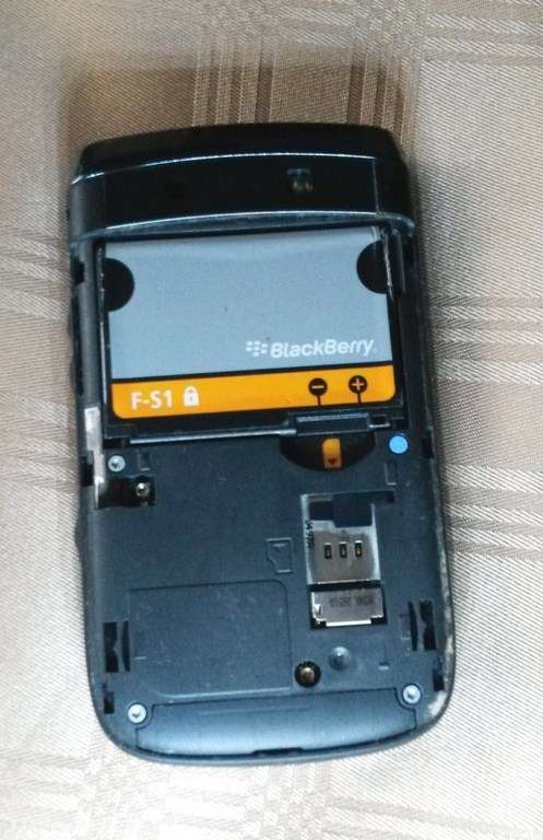 Blackberry 9800 for sale - Dead phone , FOR Spares  - *****LOW LOW SHIPPING ****