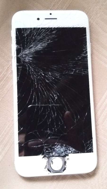 Iphone 6  for Spares LCD CRACKED  - *****LOW LOW SHIPPING ****