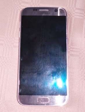 Samsung Galaxy s7 up for grabs - Cracked screen (SEE PICTURES )**** LOW LOW SHIPPING ******