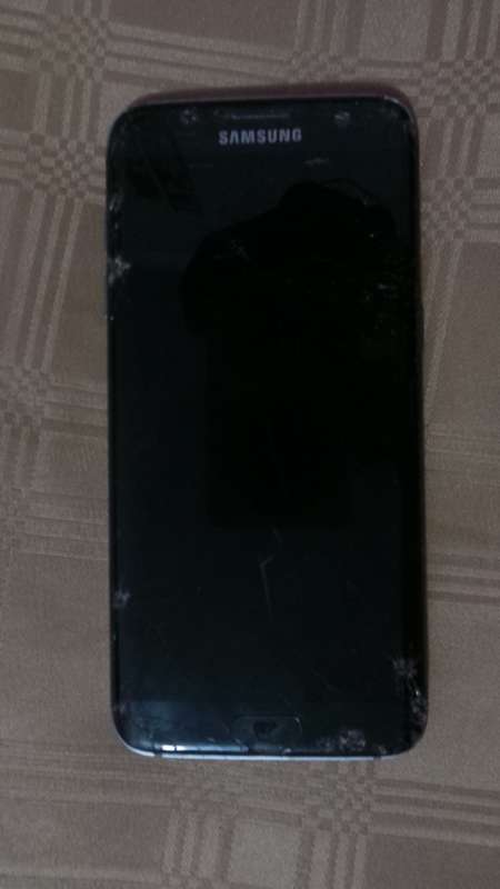Samsung Galaxy S7 EDGE - SM-935F up for Grabs -  ***** LOW LOW SHIPPING ******