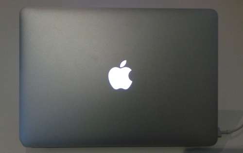 APPLE MACBOOK AIR 13 INCH  - MODEL A1466 EMC- 3178 - ******LOW LOW SHIPPING *****