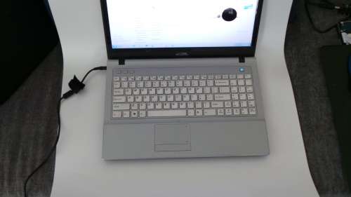 Proline Laptop - Screen Has Spon on It- ******LOW LOW SHIPPING *****