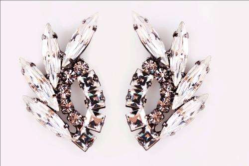 Stud earrings made with SWAROVSKI ELEMENT CRYSTAL by *Civetta Spark* (Crystal Colour)