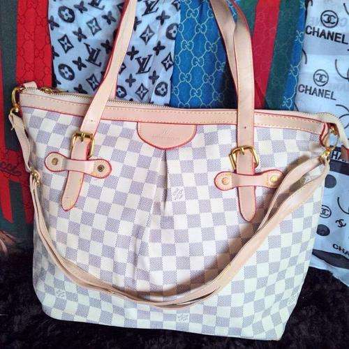 Louis Vuitton limited edition handbag. Exclusive!