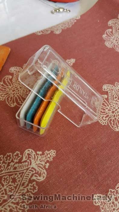 4X COLOURS DRESSMAKING CHALK MARKING FABRIC IN CONTAINER