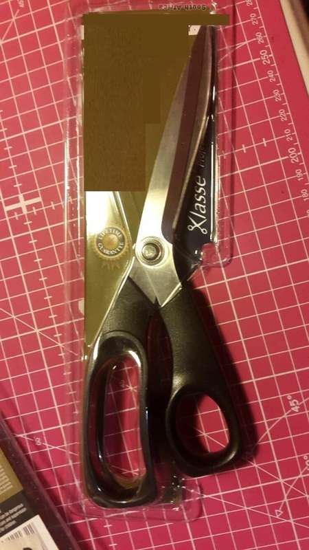 8 3/4 '' KLASSE SEWING SERRATED EDGE SCISSORS