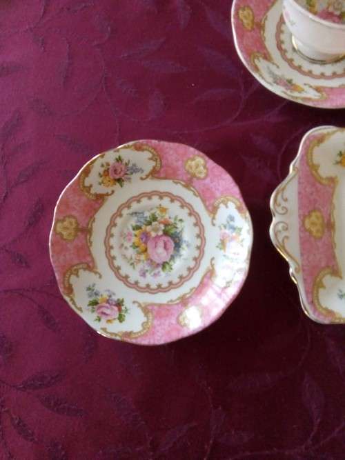 ROYAL ALBERT - LADY CARLYLE - 8 ASSORTED ITEMS