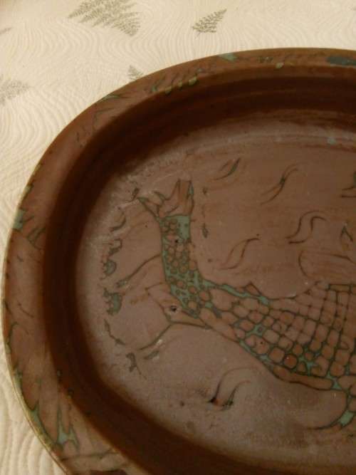 SOUTH AFRICAN IAN GLENNY POTTERY BOWL WITH FISH DESIGN