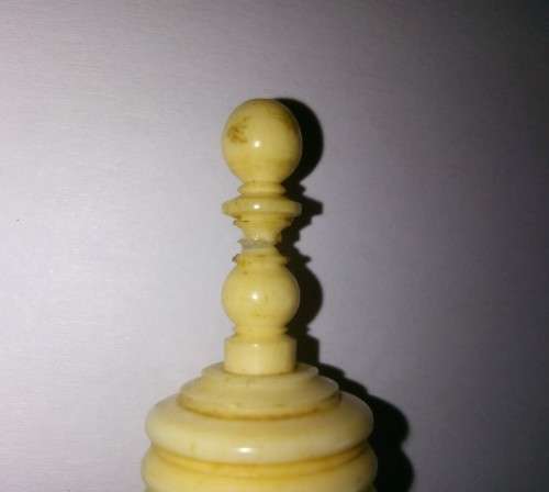 ANTIQUE `BARLEYCORN` CARVED BONE CHESS SET - EARLY 19TH CENTURY