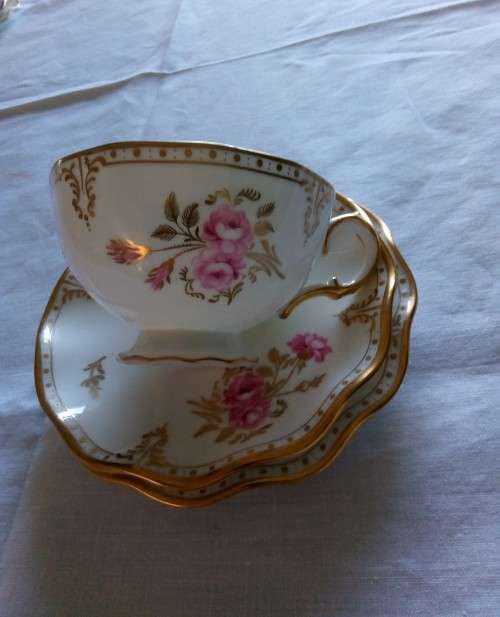 ROYAL CROWN DERBY TRIO - ROYAL PINXTON ROSES PATTERN
