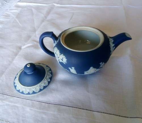WEDGWOOD JASPERWARE TEAPOT 19TH CENTURY