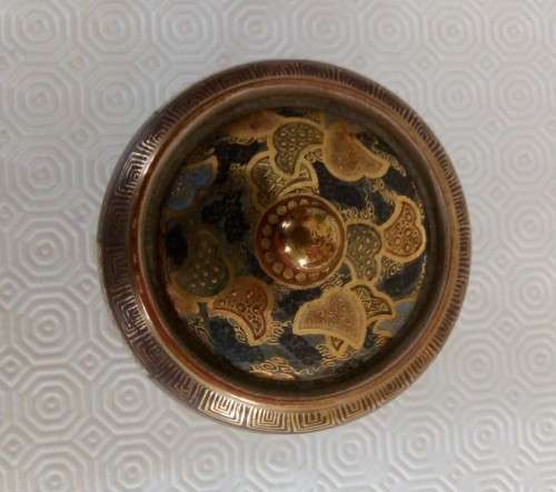 EXQUISITE HAND PAINTED SATSUMA POT SIGNED ON BASE - MEIJI PERIOD(1868 TO 1912)- WITH REPLACEMENT LID
