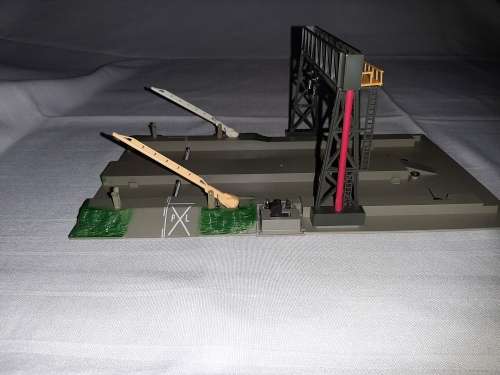 LIMA: HO OVERHEAD GANTRY WITH LEVEL CROSSING
