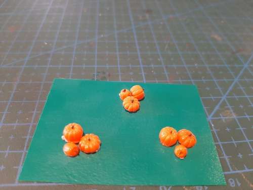 HO Scale Pumpkins (pack of 9)