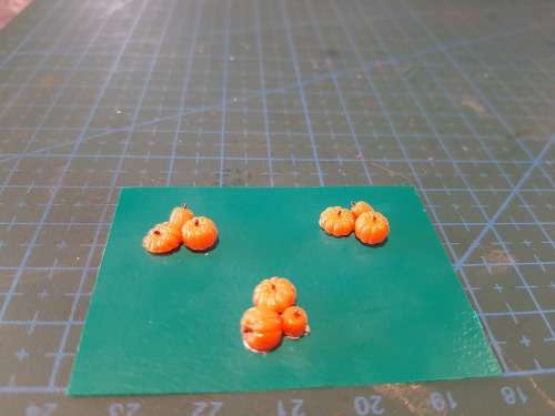 HO Scale Pumpkins (pack of 9)