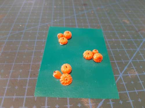 HO Scale Pumpkins (pack of 9)