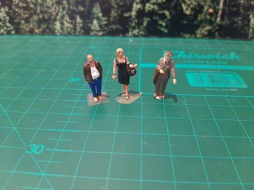 OO Scale People x 3