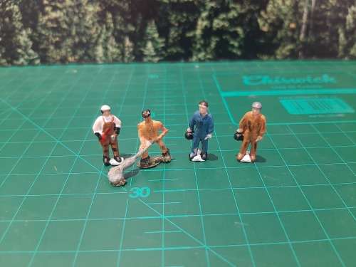 HO Scale Working People x 4