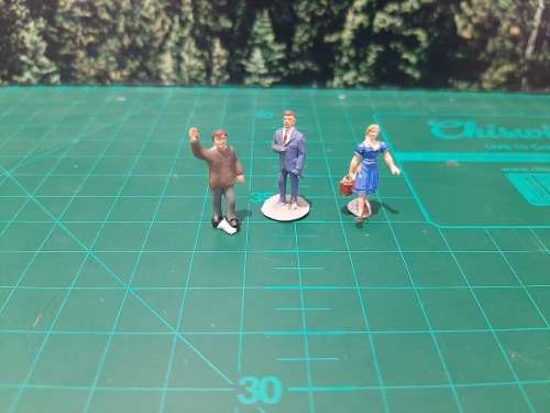 HO Scale People x 3
