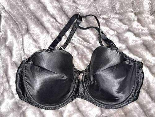 Black bra: 44C