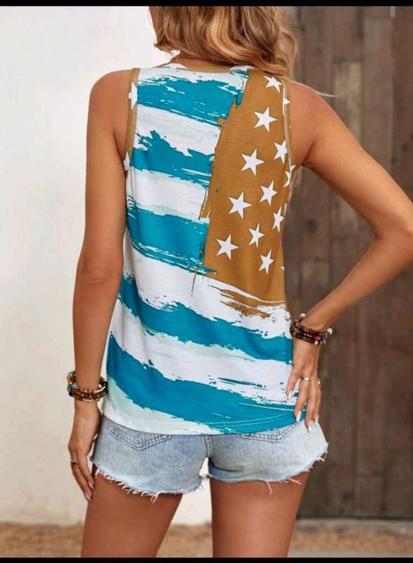 Stunning  Top:  Small