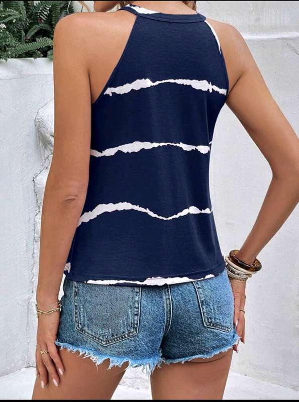 Stunning  Top:  XL