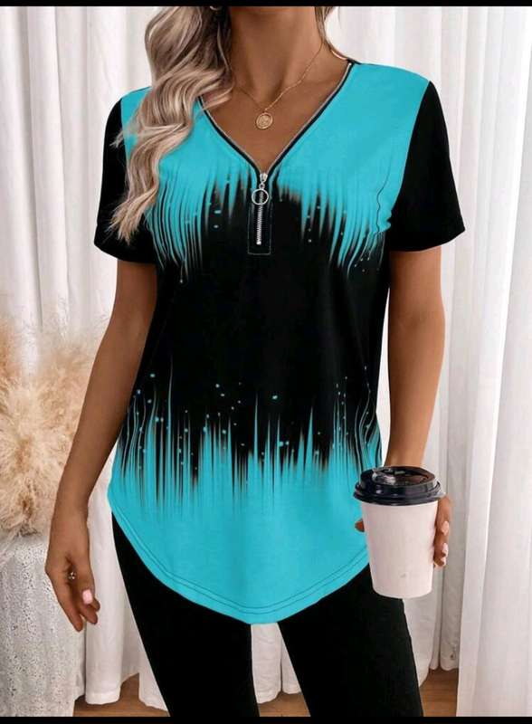 Stunning Top:  Med