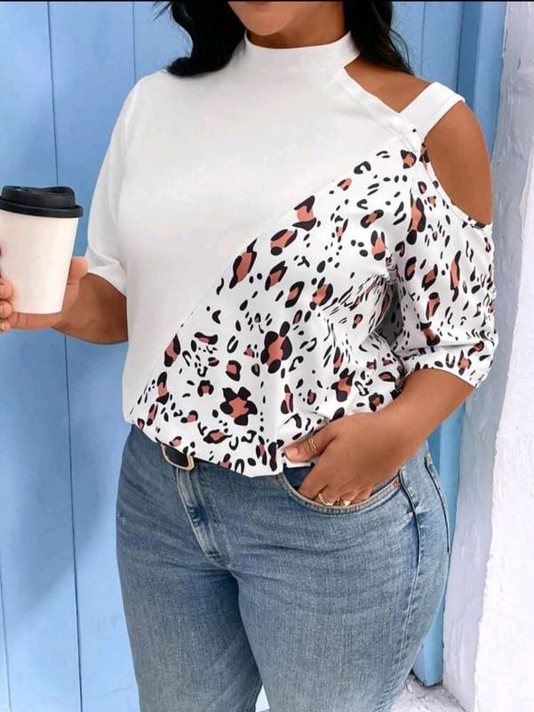 Stunning  Top: 0XL