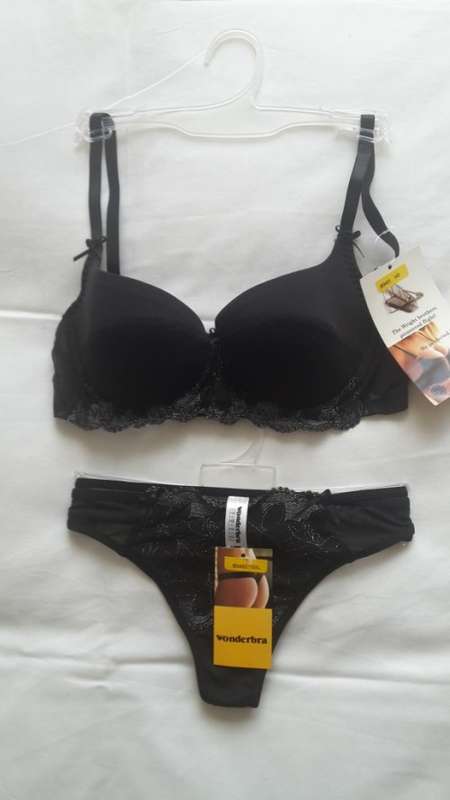 BRAND NEW!! WONDERBRA Bra Set - 34B (Black)
