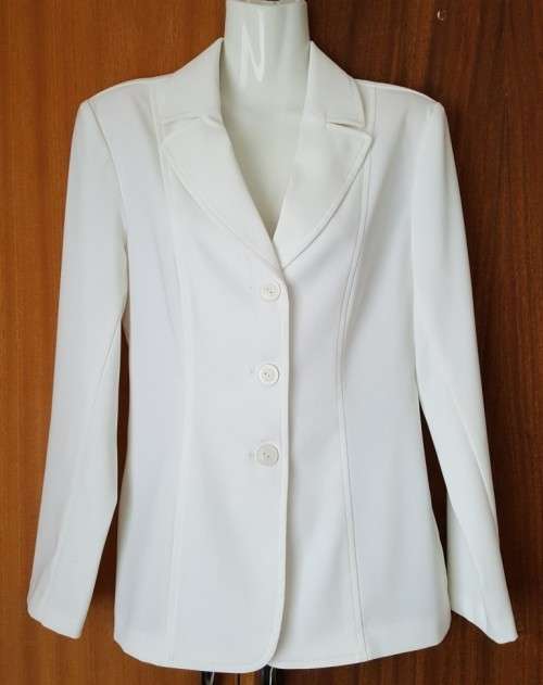 Stunning Off-White Pant Suit From Truworth
