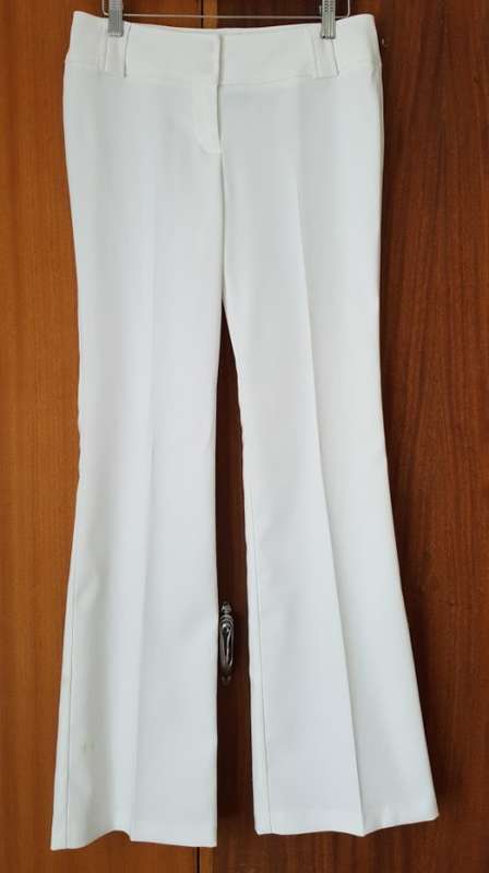 Stunning Off-White Pant Suit From Truworth