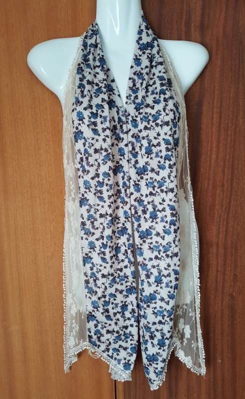 Beautiful Rose Print & Lace Scarf