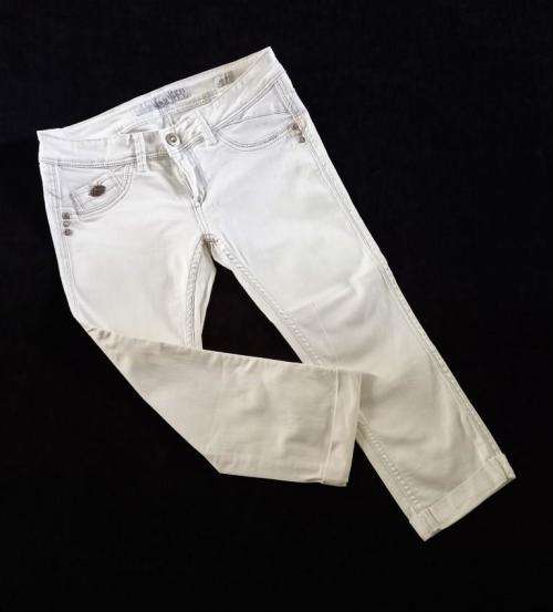 Beautiful White Capri Jean from Sissy Boy