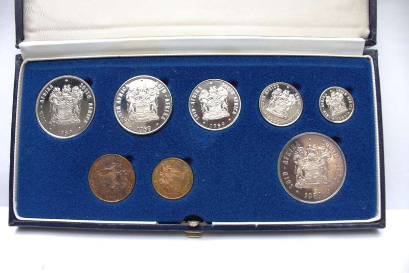 1989 Short Proof Set. 8 Coins. Silver One Rand and other coins nickel and bronze. Mintage 9,571.