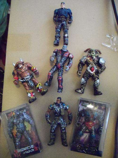 7x action figurines toy's