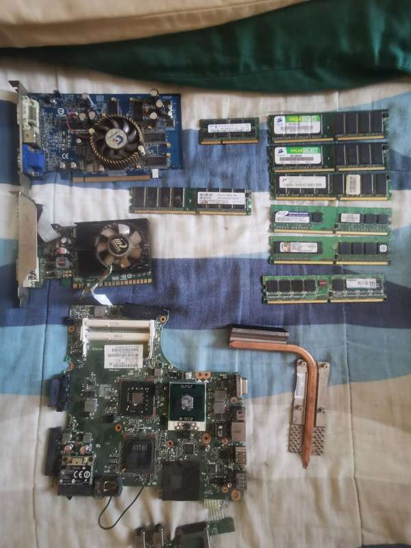 Job lot computer and laptop parts (GeForce 210 Graphics card and more)