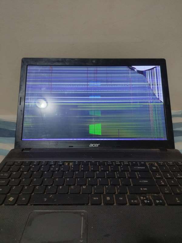 Acer Aspire 5733 series, i5 CPU, 6gb ram, 500GB HHD  !!Read listing!!