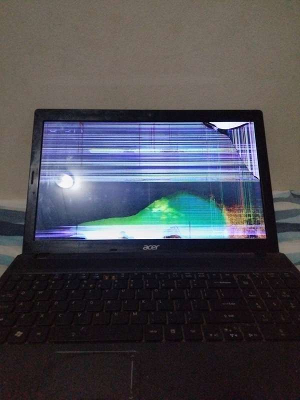 Acer Aspire 5733 series, i5 CPU, 6gb ram, 500GB HHD  !!Read listing!!