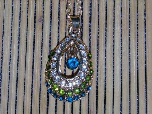 BEAUTIFUL TEAR DROP PENDANT NECKLACE (Pendant Stones: Dark Teal, Green and White)