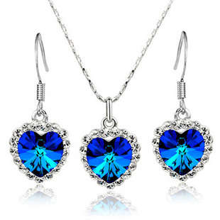 GORGEOUS SIMULATED TANZANITE PENDANT on chain SET