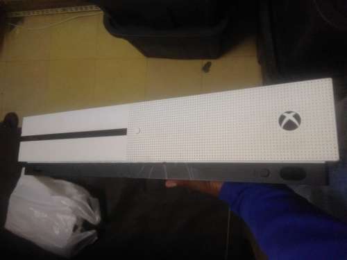 XBOX ONE S (Read Description)