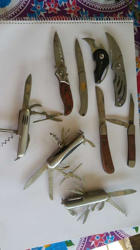 Collection of 9 pocket knives