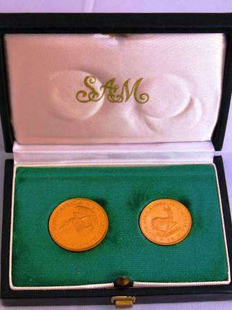 MINT 1980 R1 AND R2 GOLD 'PROOF' SET IN PRESENTATION BOX
