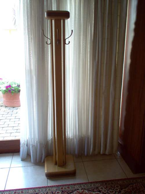 COAT AND HAT STAND